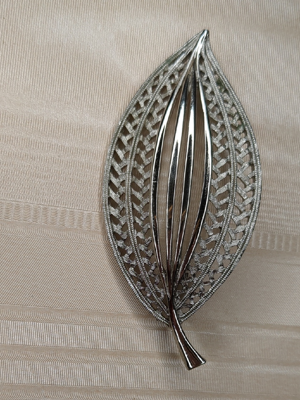 Vintage 80s JJ Silver Tone Leaf Brooch Pin Matte Filagree Autuman Fall Old Money